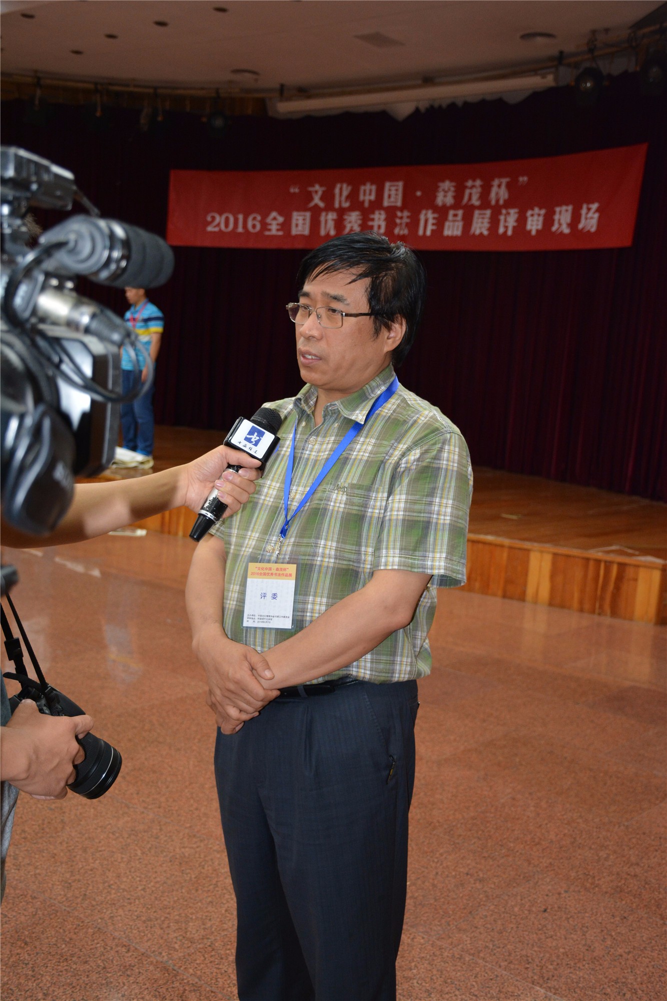 中国书法家协会理事、中国书法家协会隶书专业委员会副主任张继接受书画频道采访.JPG